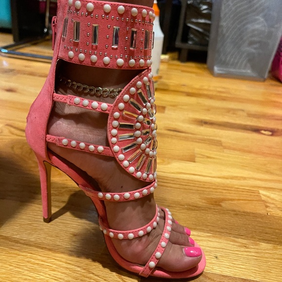 New Pink Pearl Shoe - Picture 5 of 7